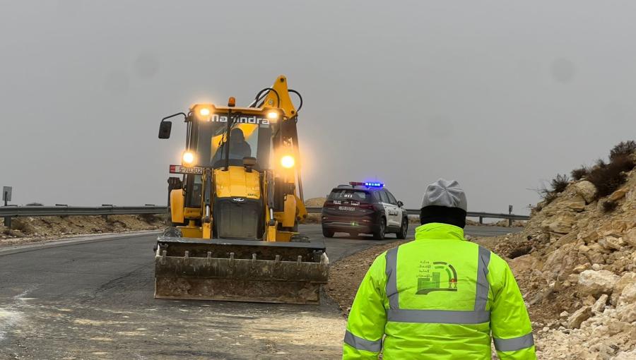 آلية تابعة لوزارة الأشغال خلال منخفض جوي سابق 28/12/2025 | وزارة الأشغال