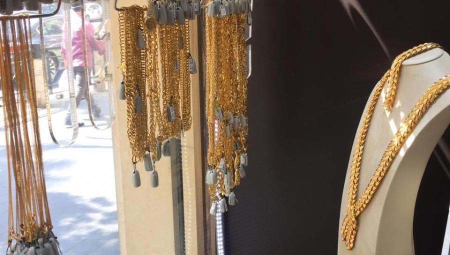 أحد محال الذهب في عمان | حبر