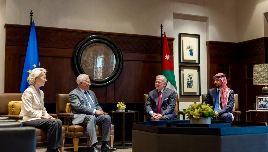 الملك عبدالله وولي العهد خلال لقائه رئيس المجلس الأوروبي أنتونيو كوستا ورئيسة المفوضية الأوروبية أورسولا فون دير لاين 8/1/2026 | الديوان الملكي الهاشمي