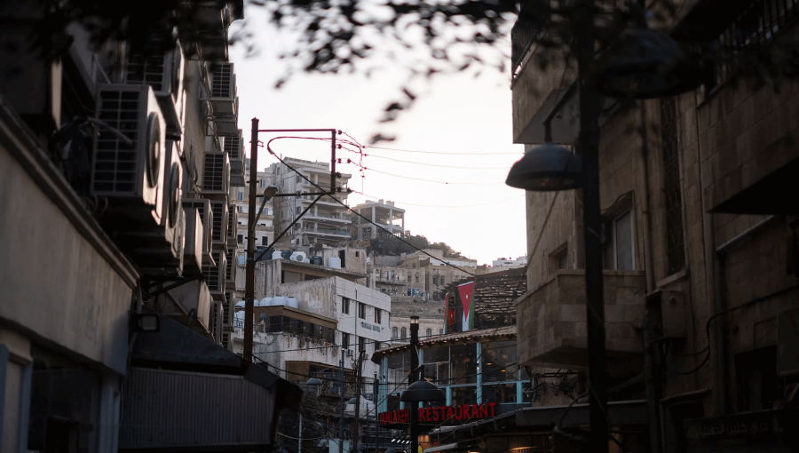 بنايات سكنية في شارع الأمير فيصل في منطقة وسط البلد | تعبيرية حبر