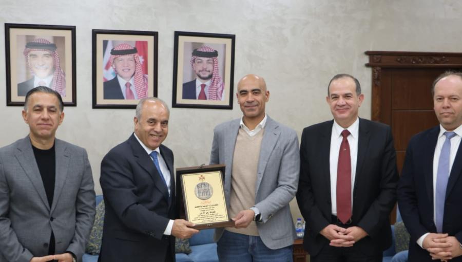 جانب من توقيع اتفاقية بين وزارتي التربية والاقتصاد الرقمي وشركة زين لإنشاء شبكة اتصالات لاسلكية في 1500 مدرسة حكومية jpg 25/1/2026 | بترا