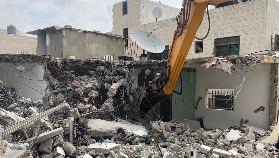 تعبيرية: آلية للاحتلال تنفذ عملية هدم منزل بوقت سابق في الضفة الغربية | المركز الفلسطيني للإعلام