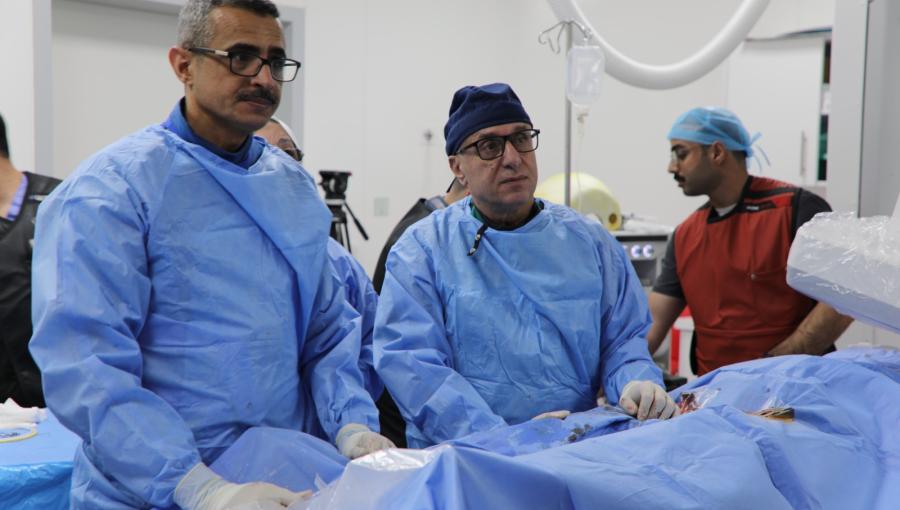 أطباء خلال إجراء عملية | القوات المسلحة