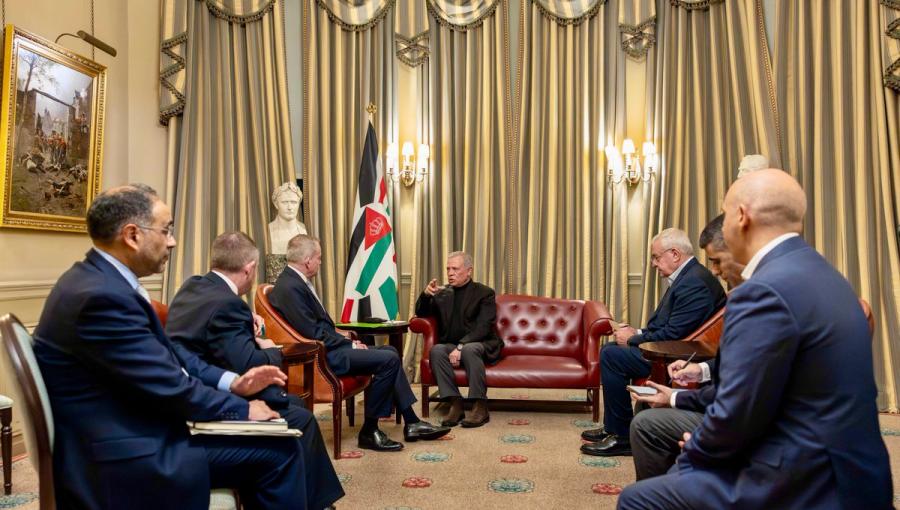 الملك خلال لقائه رئيس أركان الدفاع في المملكة المتحدة 16/2/2026 | الديوان الملكي