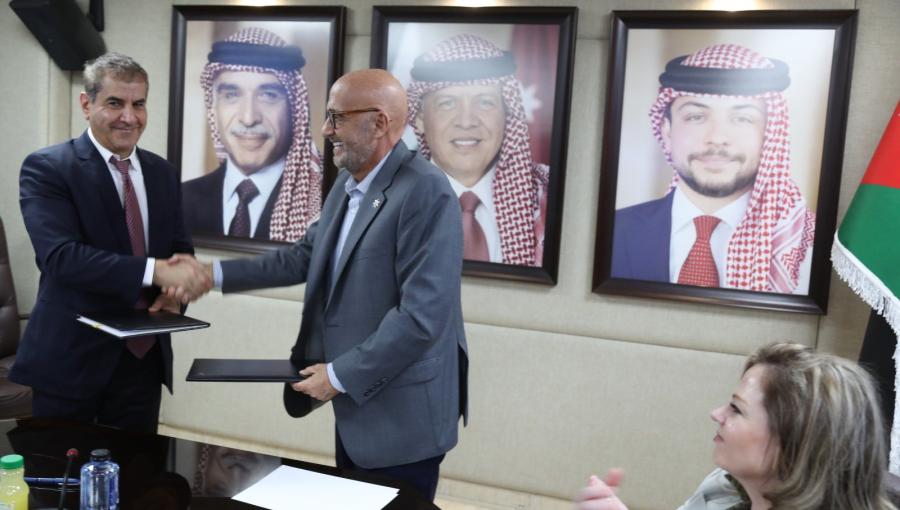 جانب من توقيع عقد شركة مياه اليرموك مع شركة فيوليا الفرنسية لتحسين خدمات المياه في محافظات الشمال 16/2/2026 | وزارة المياه