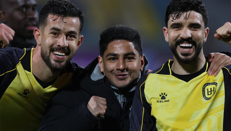 لاعبو الحسين إربد خلال احتفالهم بالفوز على الاستقلال الإيراني 17/2/2026 | نادي الحسين الرياضي