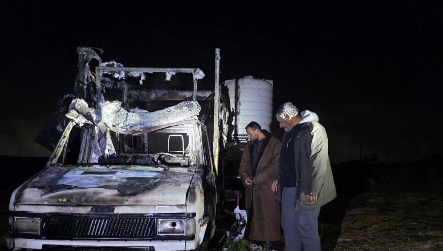 مستوطنون يحرقون مساكن ومركبات في قرية سوسيا بمسافر يطا جنوب الخليل 24/2/2026 | فلسطين بوست