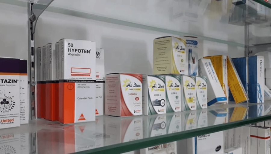 أدوية في إحدى الصيدليات