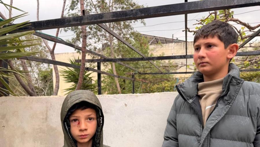 الطفلان الناجيان من مجزرة بلدة طمون بعد استهداف مركبة العائلة | فلسطين بوست