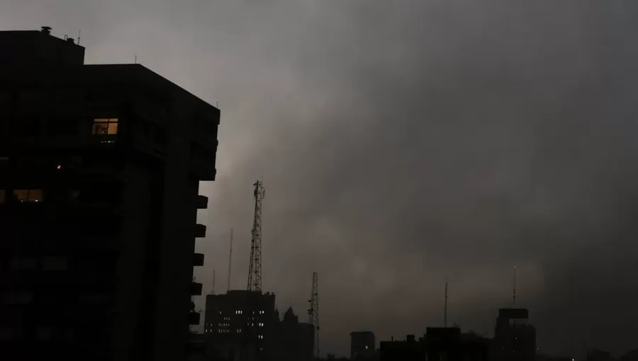 تصاعد الأدخنة من سماء طهران بعد غارات أمريكية إسرائيلية | رويترز