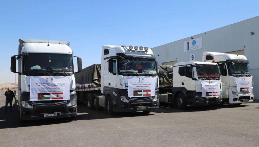 شاحنات مساعدات أردنية متوجهة إلى لبنان
