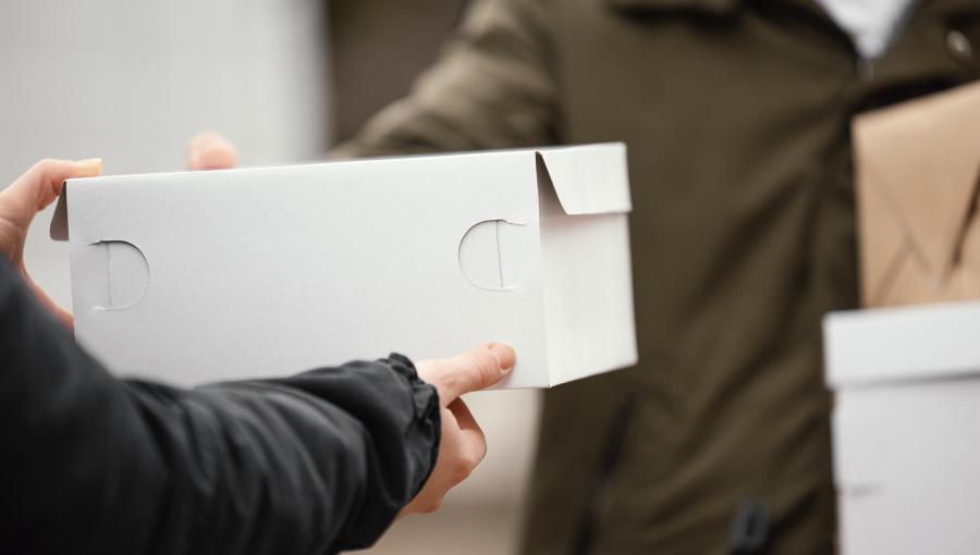 صورة تعبيرية لطرود بريدية | Freepik