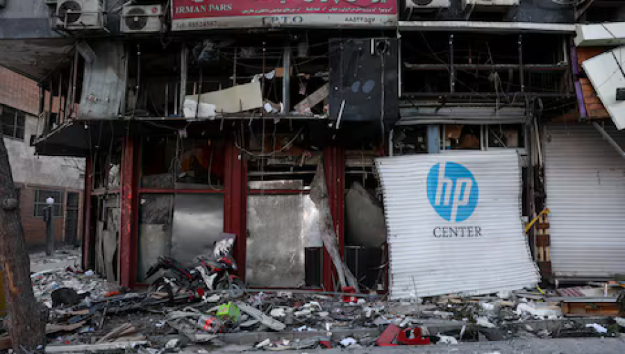 مبنى متضرر جراء غارة إسرائيلية أمريكية على طهران 2/3/2026 | وكالة أنباء غرب آسيا