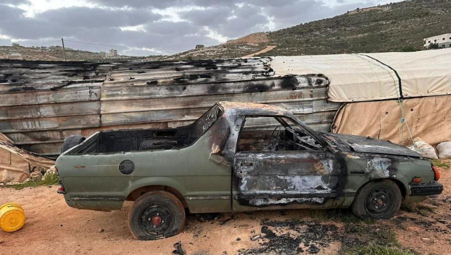 إحدى المركبات المحترقة جراء اعتداء المستوطنين في نابلس 6/4/2026