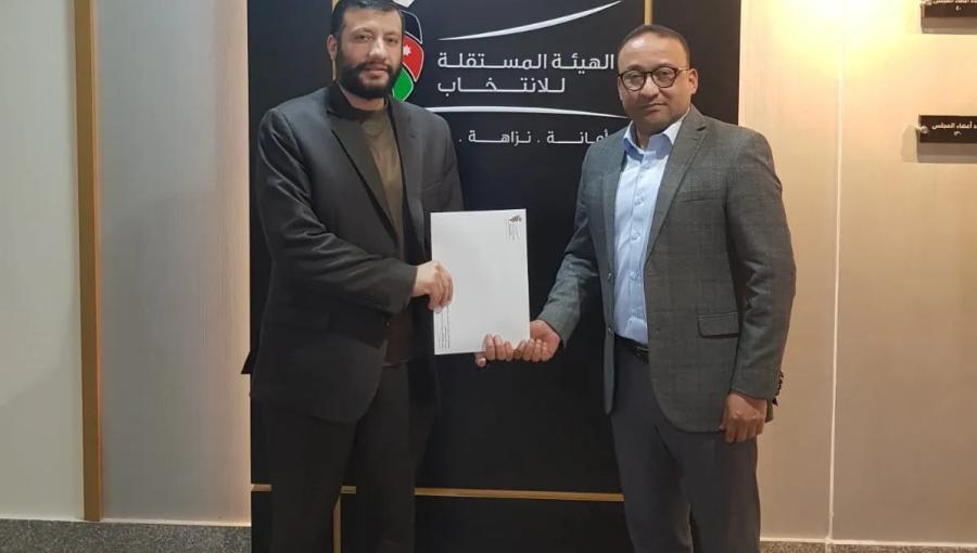 الأمين العام لحزب الأمة ثابت عساف خلال تسلمه الموافقة الرسمية على تعديل نظامه الأساسي واعتماد اسمه الجديد 26/4/2026