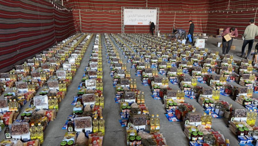 توزيع طرود غذائية في جنوب قطاع غزة