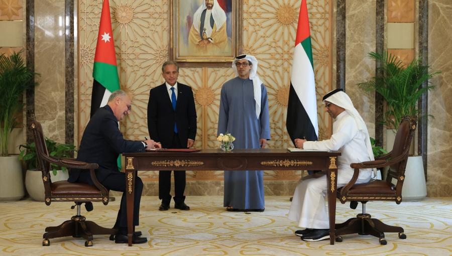 جانب من توقيع اتفاقيات بين الأردن والإمارات لبدء الإجراءات التنفيذية لمشروع سكة حديد ميناء العقبة 15/4/2026 | رئاسة الوزراء