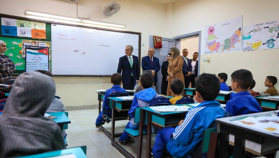 رئيس الوزراء جعفر حسان خلال زيارته لمدرسة عراق الأمير الثانوية المختلطة 28/4/2026 | رئاسة الوزراء