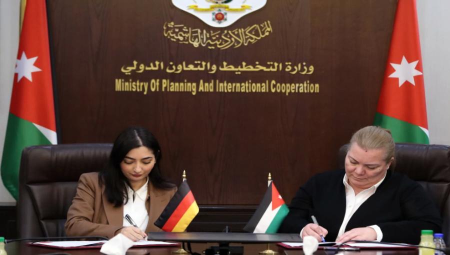 وزيرة التخطيط والتعاون الدولي زينة طوقان مع وزيرة التعاون الاقتصادي والتنمية الألمانية ريم العبالي-رادوفان توقعان اتفاقية منحة إضافية بقيمة 22 مليون يورو للمساهمة في تمويل مشروع الناقل الوطني للمياه 31/3/2026 | بترا