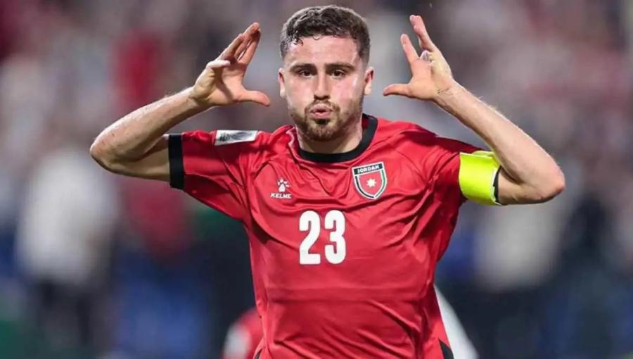 علي العزايزة أحد لاعبي المنتخب الأردني