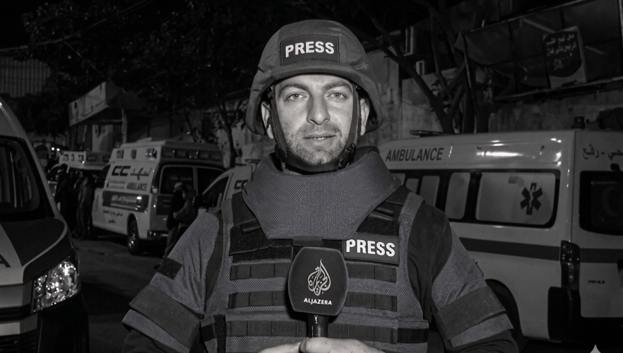 الزميل الصحفي محمد وشاح مراسل قناة الجزيرة مباشر الذي اغتاله جيش الاحتلال عبر استهداف سيارته غرب مدينة غزة