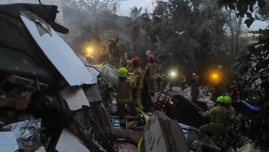 من عمليات البحث تحت أنقاض مبنى دمره صاروخ إيراني على حيفا المحتلة 6/4/2026