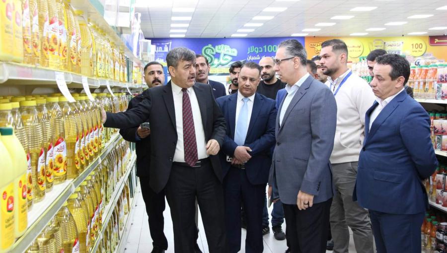 وزير الصناعة والتجارة والتموين يعرب القضاة خلال تفقده المؤسسة الاستهلاكية المدنية 6/4/2026 | وزارة الصناعة والتجارة