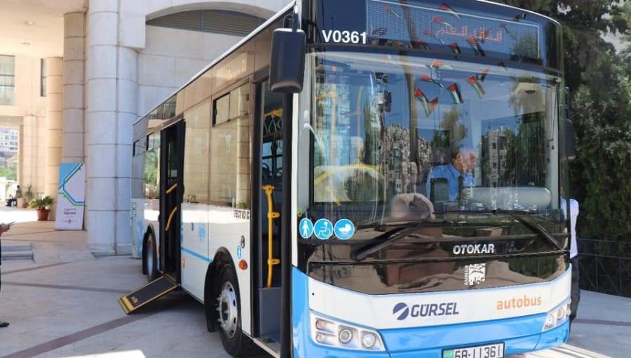 إحدى حافلات باص عمان