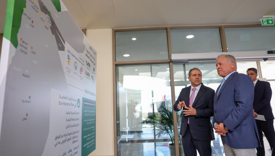 الملك عبدالله الثاني يطلع على مشروع مدينة الزرقاء الصناعية، أول مدينة صناعية خضراء وصديقة للبيئة في الأردن 5/5/2026 | الديوان الملكي الهاشمي