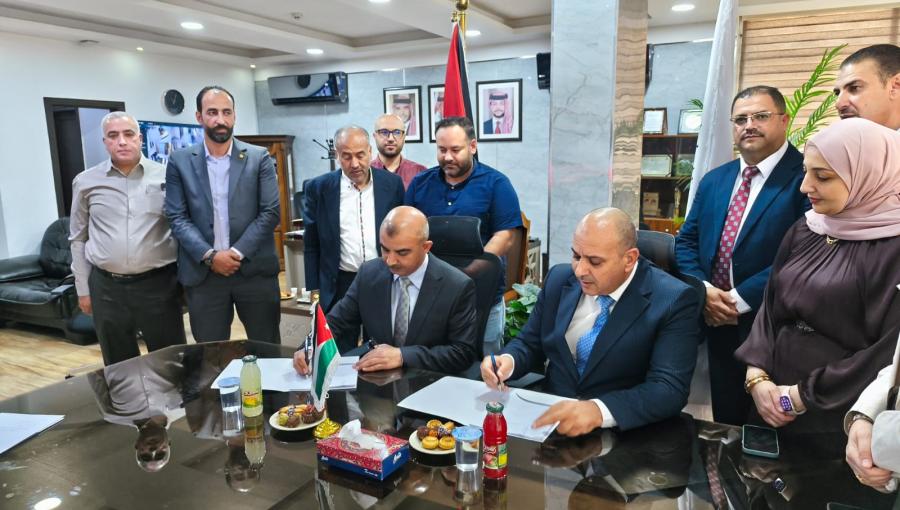 جانب من توقيع اتفاقية لتشغيل أنظمة ذكية لـ376 حافلة تخدم 6 جامعات رسمية 17/5/2026 | هيئة تنظيم قطاع النقل البري