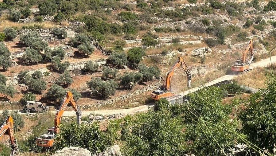 جرافات الاحتلال خلال أعمال التجريف في بلدة السيلة الحارثية غرب جنين 11/5/2026 | فلسطين بوست