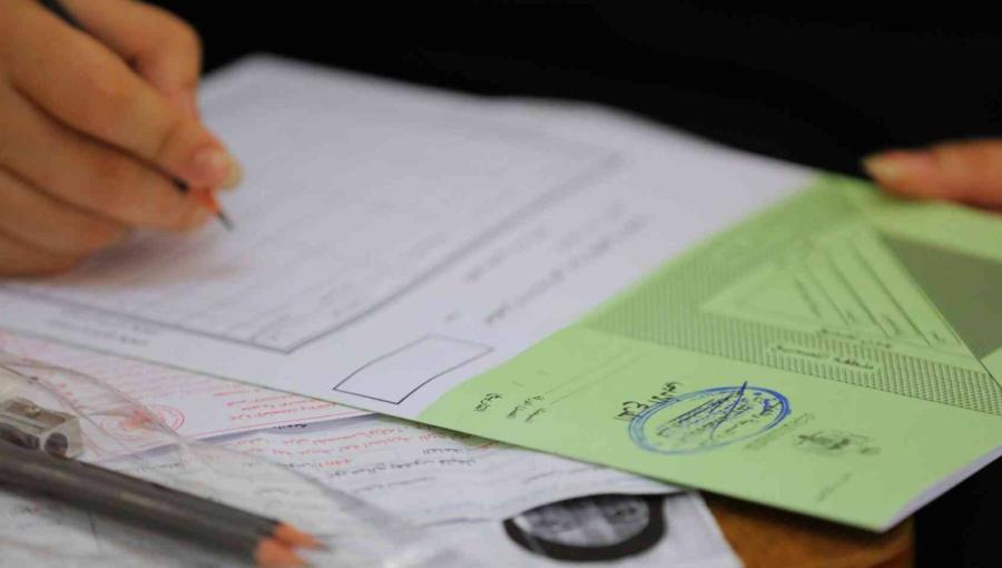 دفتر إجابات امتحان التوجيهي | تعبيرية