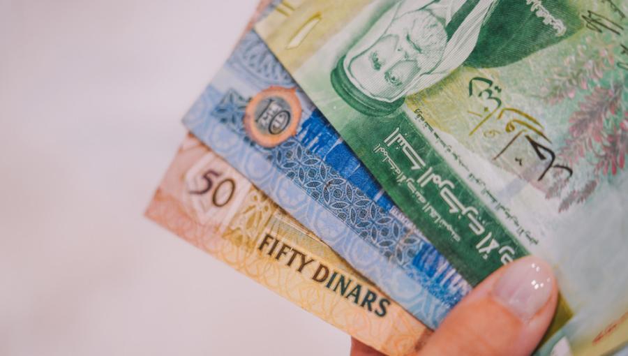 عملة أردنية من فئات مختلفة