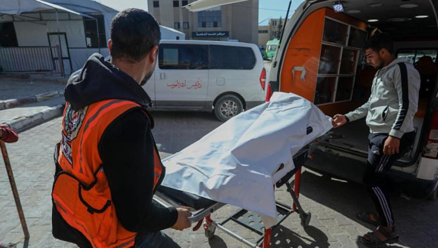 نقل جثمان شهيد إلى مستشفى ناصر في خانيونس 6/52026 | الأناضول