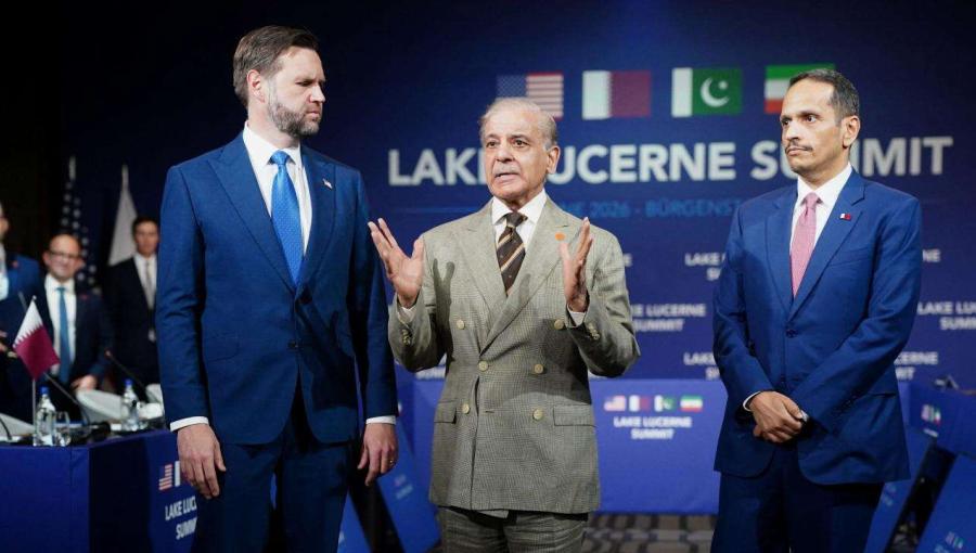وزير الخارجية القطري محمد بن عبد الرحمن آل ثاني ورئيس الوزراء الباكستاني شهباز شريف ونائب الرئيس الأمريكي جيه دي فانس خلال المباحثات الأمريكية الإيرانية في سويسرا 21/6/2026
