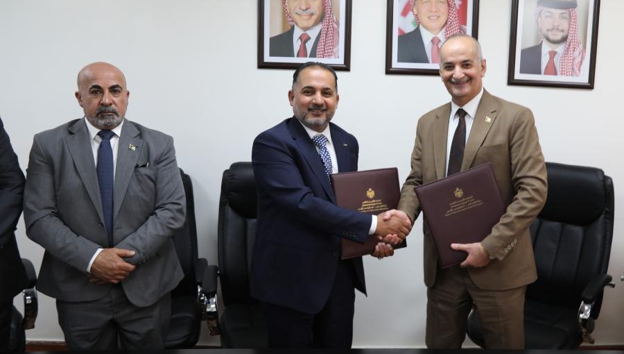 جانب من توقيع سلطة وادي الأردن والمؤسسة التعاونية مذكرة تعاون لتخصيص 4 آلاف دونم لدعم التعاونيات الزراعية 7/6/2026 | وزارة المياه والري