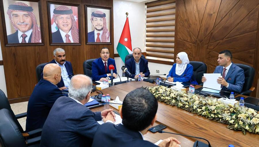 من اجتماع سابق للجنة الإدارية النيابية مع القطاع التجاري والصناعي حول مشروع قانون الإدارة المحلية لسنة 2026