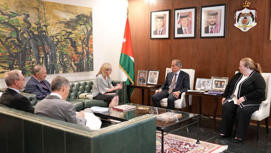 جانب من لقاء رئيس الوزراء جعفر حسان المديرة المنتدبة لشؤون العمليات في البنك الدولي آنا بيردي 14/6/2026 | رئاسة الوزراء