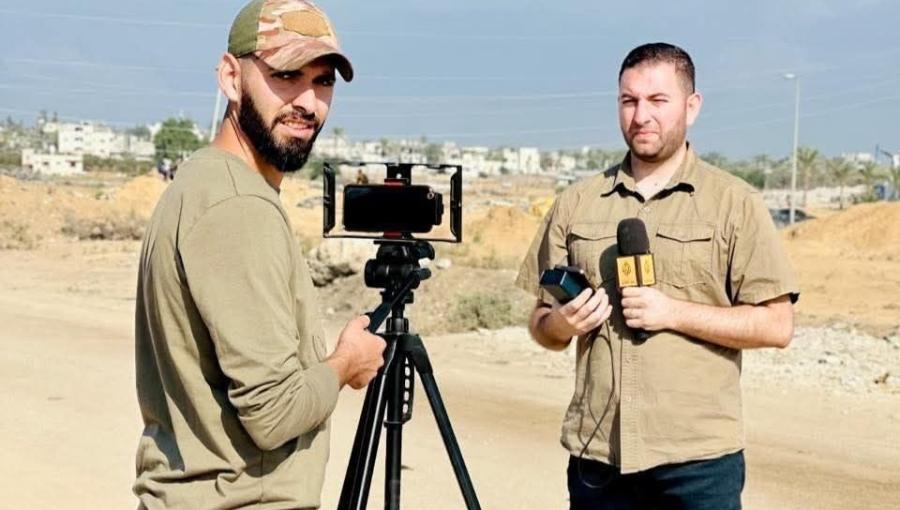صورة تجمع مراسل الجزيرة مباشر الشهيد "محمد وشاح" مع أخيه الشهيد "أحمد وشاح" مصور الجزيرة مباشر | الجزيرة