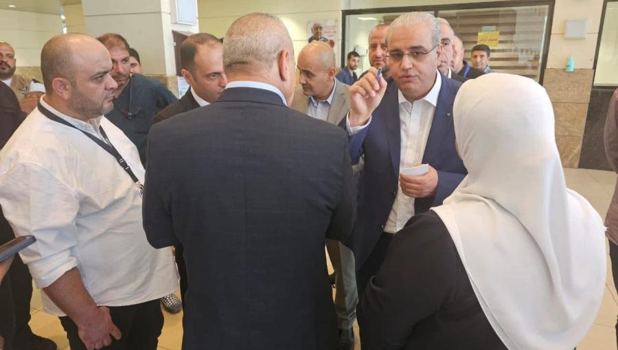 وزير الصحة إبراهيم البدور في مستشفى البشير