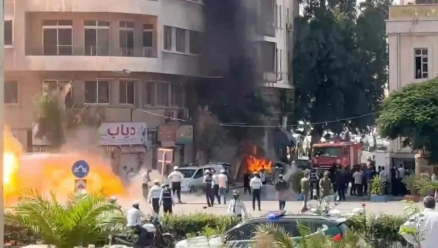 تصاعد الدخان جراء انفجار عبوة ناسفة في دمشق 7/7/2026