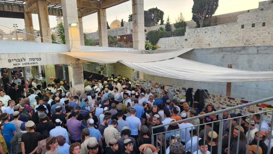 المستوطنون يحتشدون عند باب المغاربة لاقتحام المسجد الأقصى المبارك 23/7/2026