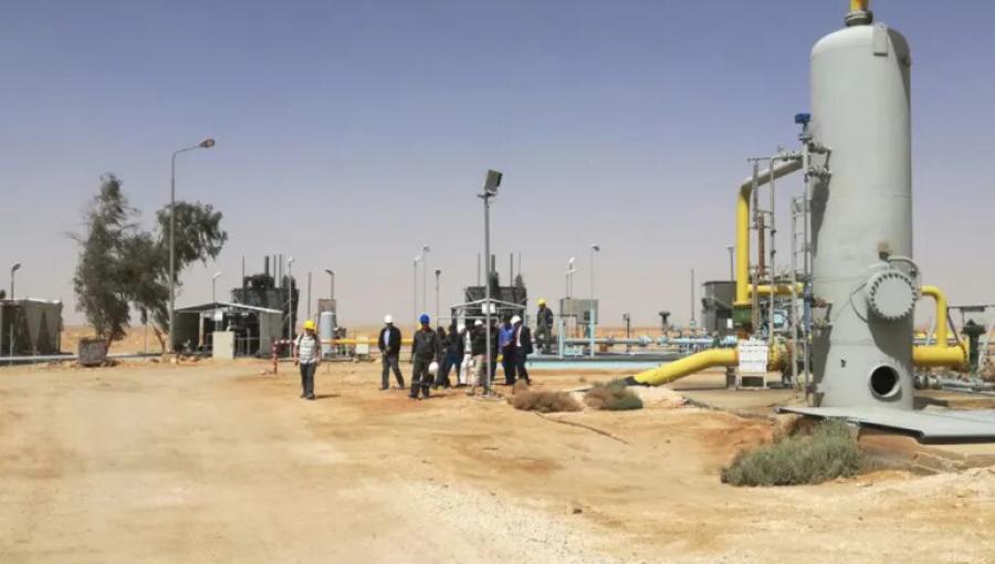 آبار استخراج الغاز من موقع حقل الريشة شمالي شرق الأردن