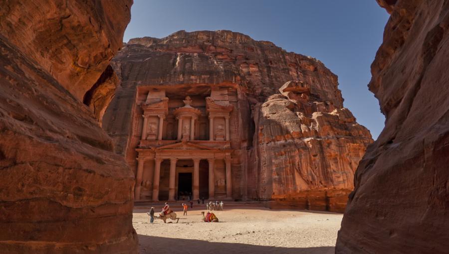 منظر عام لمدينة البترا الأثرية | istockphoto