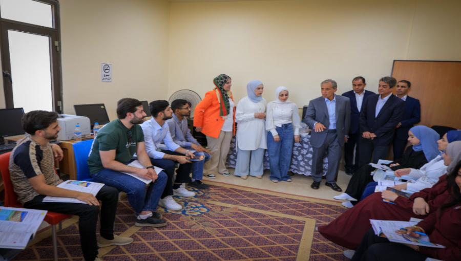 جانب من زيارة رئيس الوزراء جعفر حسان مركز شباب وشابات الرمثا 21/7/2026