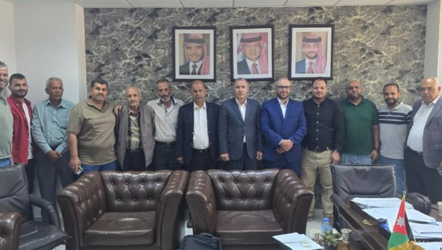 جانب من اجتماع هيئة النقل البري مع مشغلي خط إربد-الزرقاء 30/6/2026