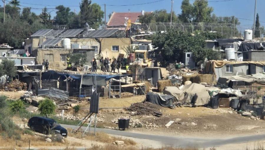 عمليات هدم في قرية أم الخير بمسافر يطا جنوب الخليل 14/7/2026