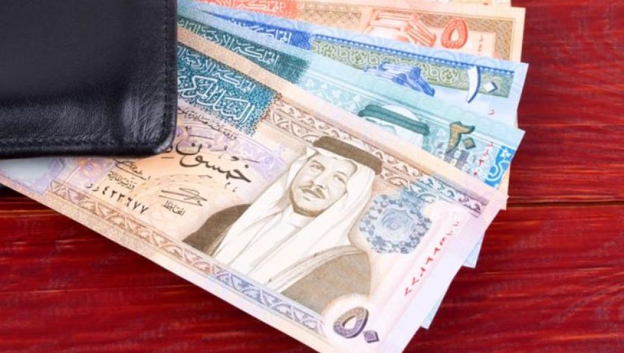 عملة أردنية من فئات مختلفة