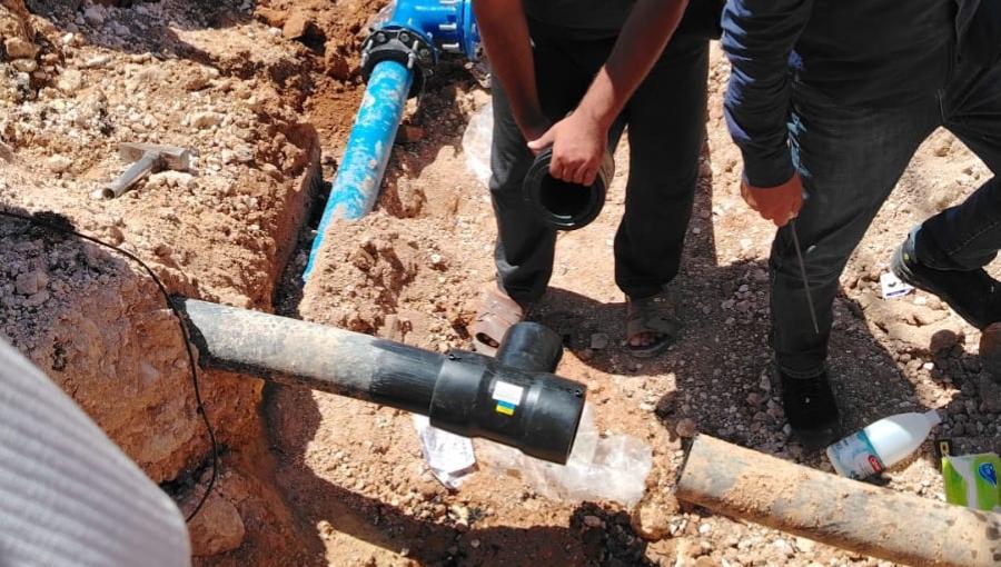 كوادر وزارة المياه تضبط اعتداء على خط مياه في منطقة الموقر جنوب العاصمة عمان | وزارة المياه والري