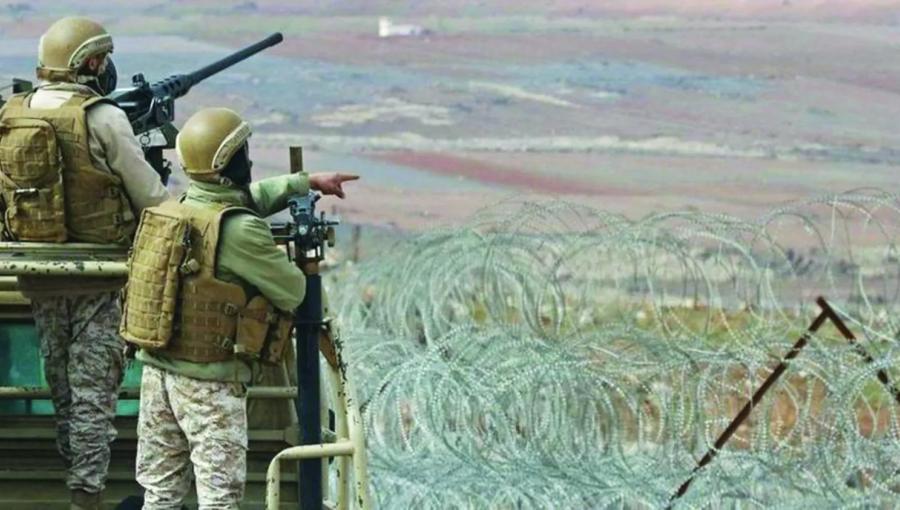 جنود من الجيش الأردني يقومون بدوريات على طول الحدود مع سوريا